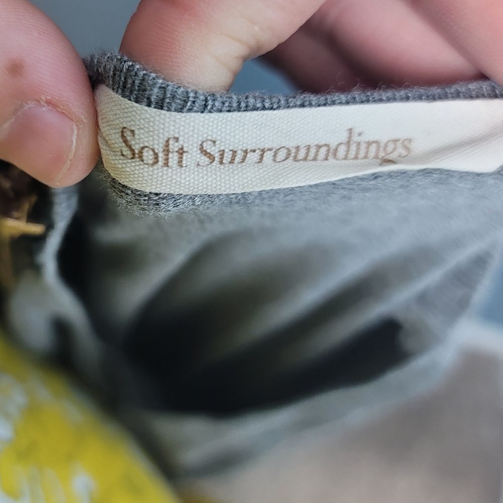 SOFT SURROUNDINGS   - Picture 6 of 7